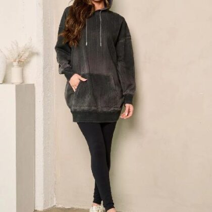 SUDADERA NEGRA OVERSIZE CON CAPUCHA