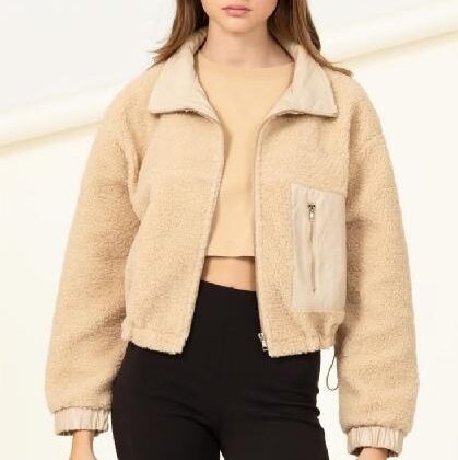 CHAMARRA BEIGE TEDDY BOLSILLO EN PECHO