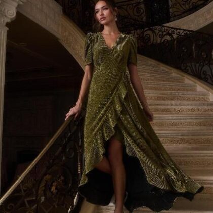 VESTIDO DORADO BRILLOSO, ENVOLVENTE