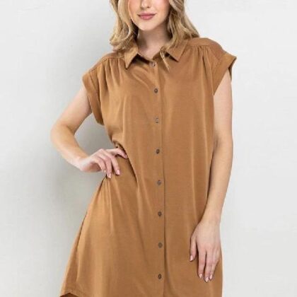 VESTIDO CAPUCHINO ABOTONADO HOLGADO