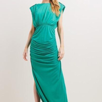 VESTIDO ESCOTE Y CADENA ESPALDA