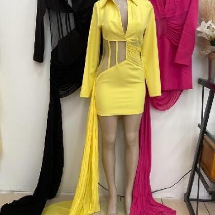 VESTIDO FUCSIA TRANSPARENCIA ABDOMEN CON COLA