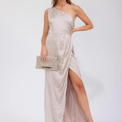 VESTIDO CHAMPANGUE SATINADO, UN HOMBRO