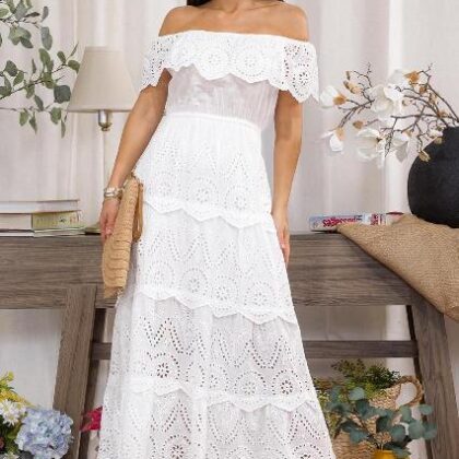 VESTIDO DE ENCAJE, CORTE CAMPESINO