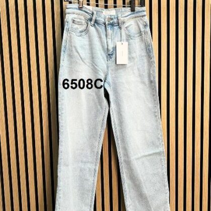 PANTALON CLARO DE MEZCLILLA