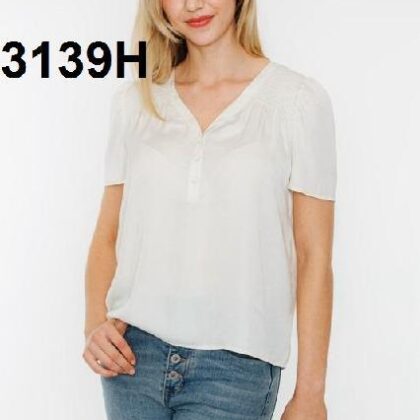 BLUSA HUESO SATINADA, RESORTE EN HOMBROS