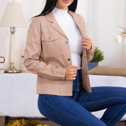 CHAMARRA DE VINIPIEL BOLSAS EN PECHO