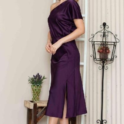 VESTIDO UVA SATIN, UN HOMBRO