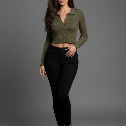 BLUSA OLIVO ACANALADA CUELLO FORMAL