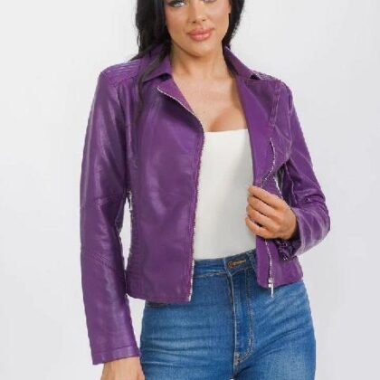 CHAMARRA MORADA DE VINIPIEL LINEAS AL UN COSTADO L