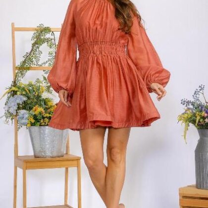 VESTIDO LADRILLO FALDA CON VUELO, CUELLO AJUSTABLE