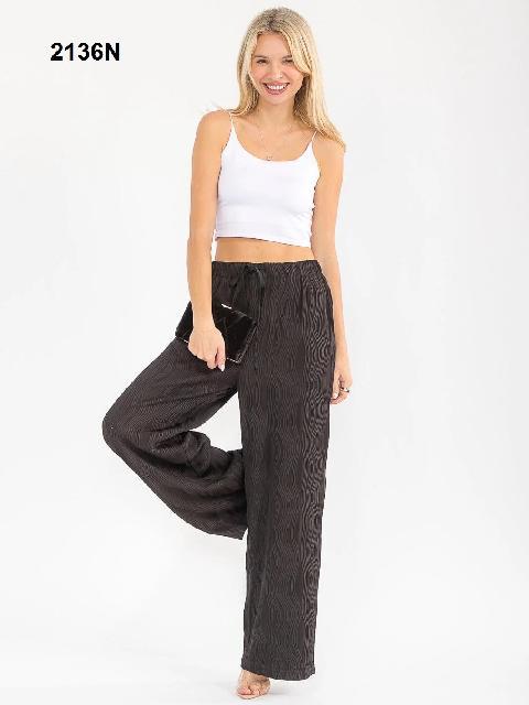 PANTALON CON TEXTURA DE ONDAS