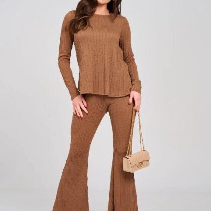 SET CON TEXTURA, PANTALON ACAMPANADO