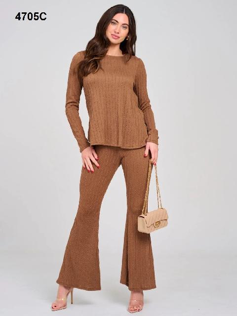 SET CON TEXTURA, PANTALON ACAMPANADO