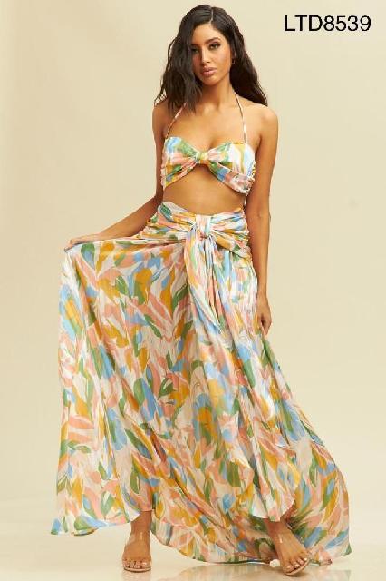 CONJUNTO FLORES COLORES FALDA MOÑO