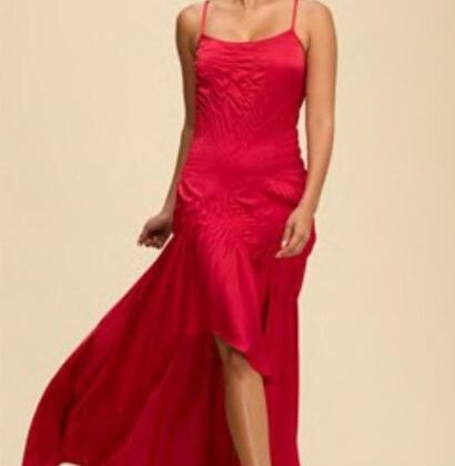 VESTIDO CORRUGADO, FALDA ASIMETRICA