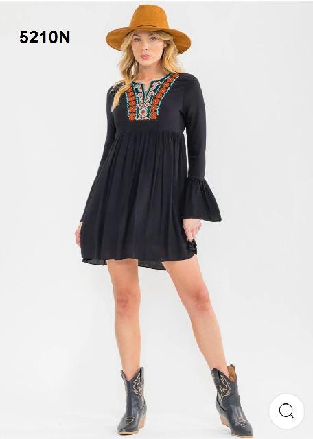 VSTIDO BORDADO EN PECHO, CORTO