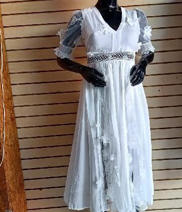 VESTIDO FLORES 3/D CON TRANSPARENCIA