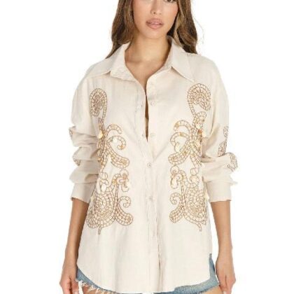 CAMISA BEIGE DE MANTA, CON CONCHAS