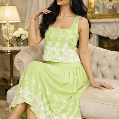 SET FLORES BLANCAS BORDADAS, FALDA LARGA