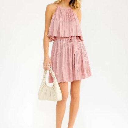VESTIDO CORRUGADO, MOÑO EN CUELLO