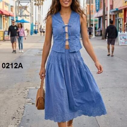 SET CON BORDADO, MOÑOS EN BLUSA