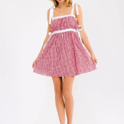 VESTIDO ROJO CUADRICULADO, MOÑOS EN TIRANTE Y CINTURA