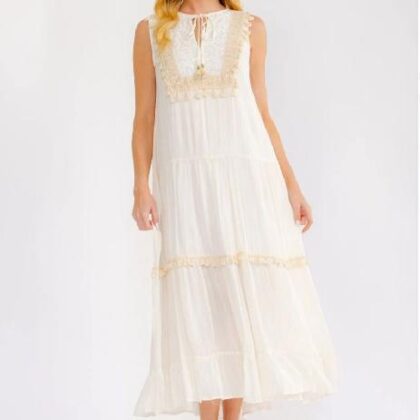 VESTIDO HUESO LENTEJUELAS Y BORDADO EN PECHO