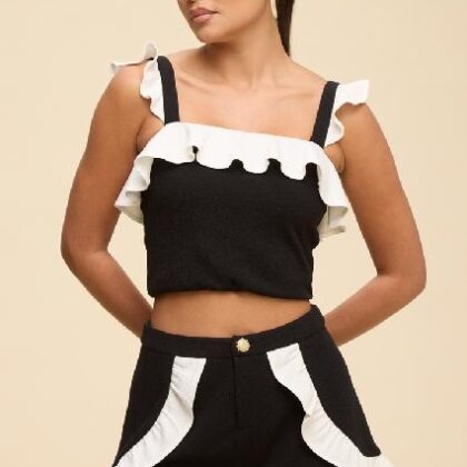 SET , OLAN BLANCO EN TOP Y SHORT